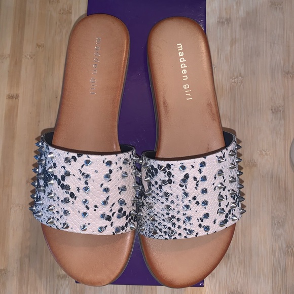 Madden Girl Farrin Natural Multi Studded Flat Slides Women’s Size 9 NWOT - Picture 4 of 6